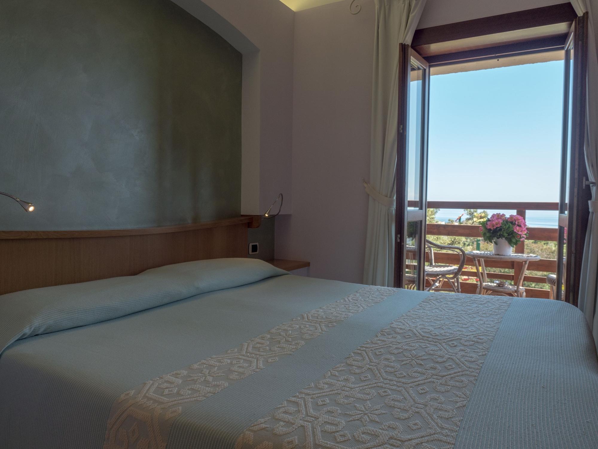 Hotel Cala Reale Stintino Exteriör bild